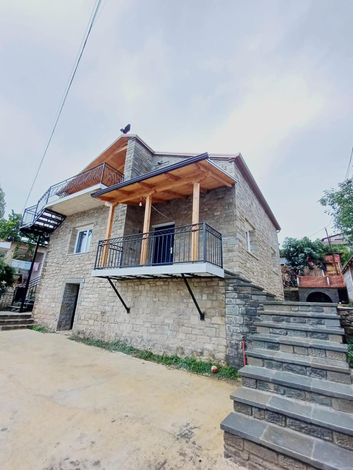 Stone Guesthouse Kajo Roshnik Berat Esterno foto